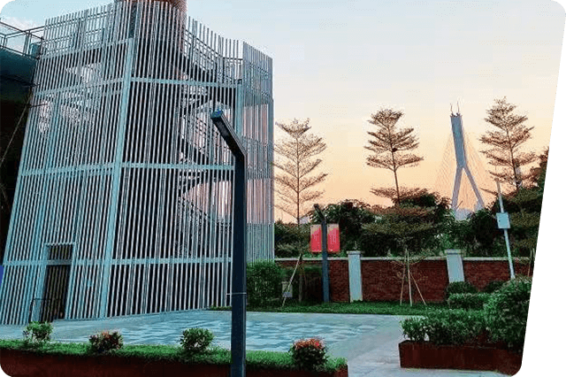 T.I.T科創(chuàng)園煙囪廣場(chǎng)